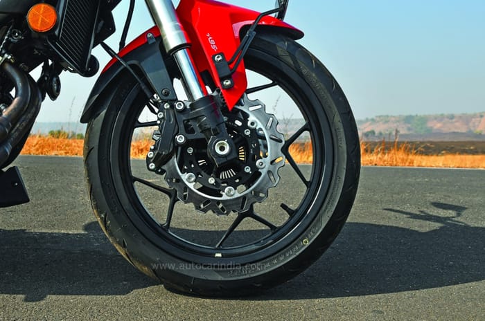 QJMotor SRK 400 review: Bark over bite 